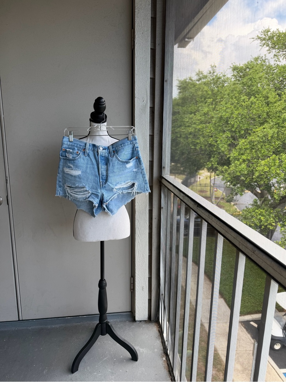 4 Pairs of Denim Distressed Shorts Levi’s & Abercrombie Size 28 - Picture 5 of 16